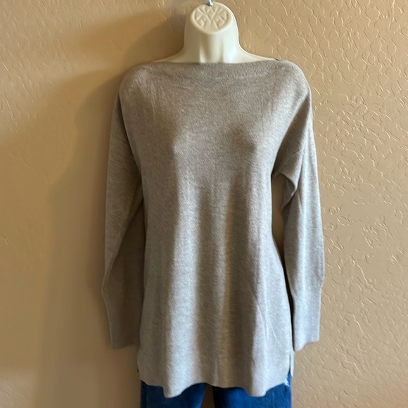 LOFT lightweight oversized, knit sweater like new condition size medium - Picture 1 of 4